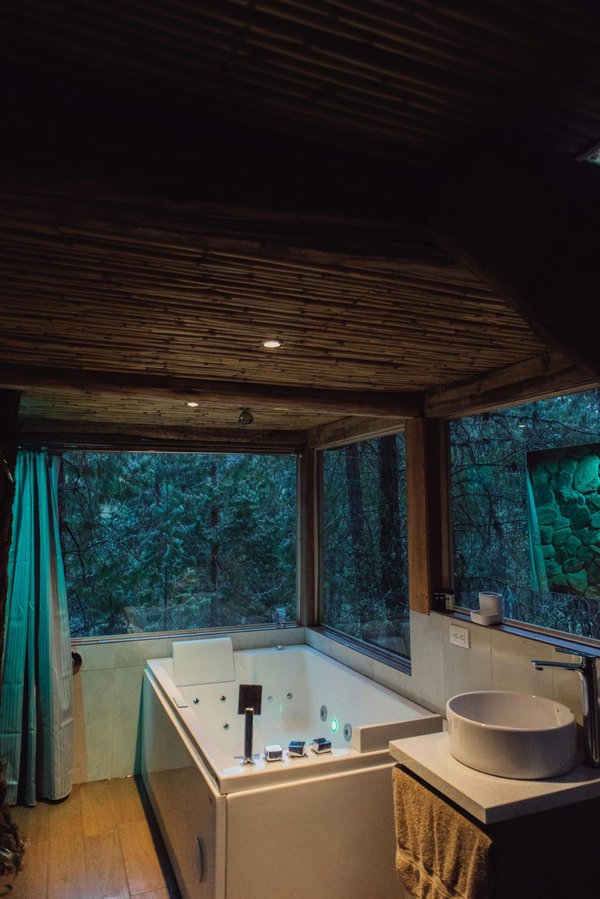 Les avantages d'un abri jacuzzi pour votre bien-être